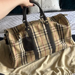 Burberry travel Holdall Duffle Bag (good condition)